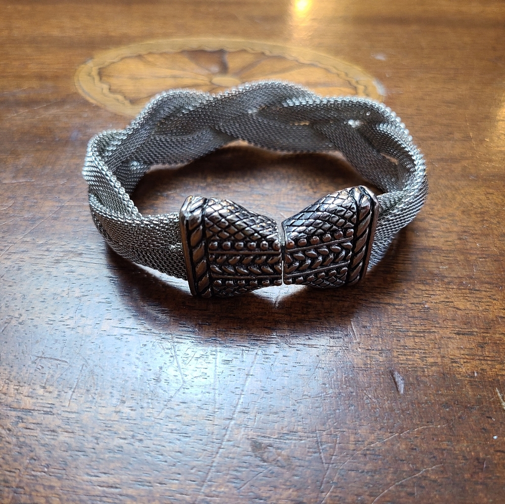 💎 4/$20 Silver-tone bracelet